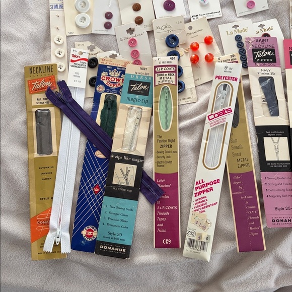 Sewing items - Picture 3 of 4